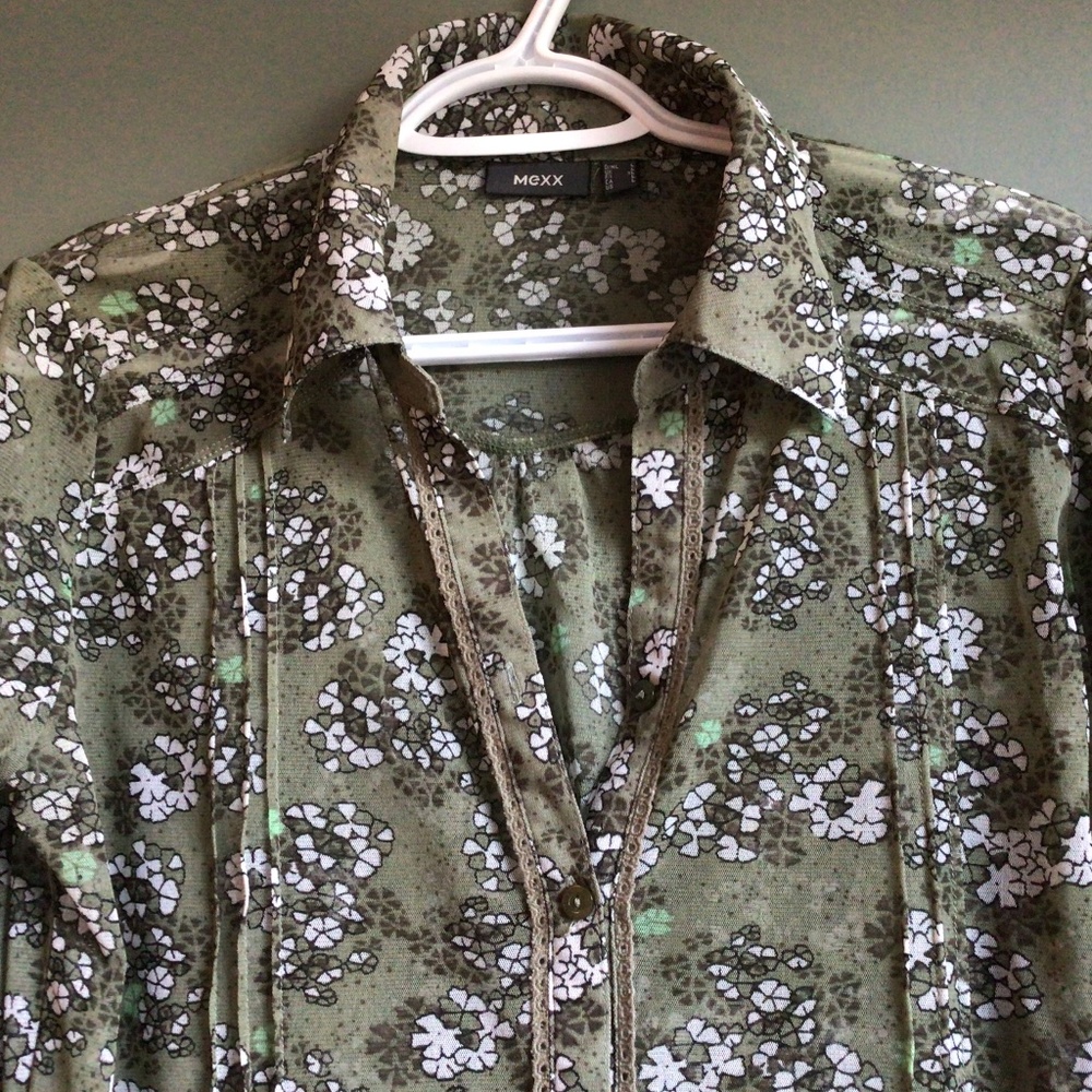Vintage MEXX shear button down top in green/white floral. Sz L